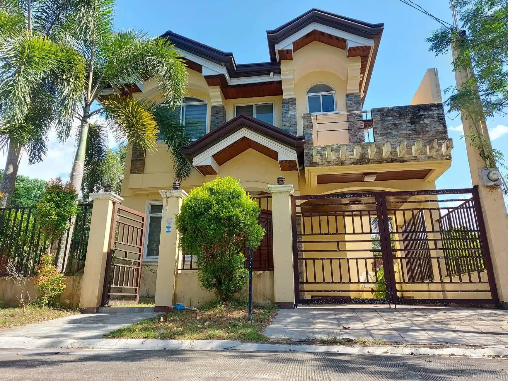 Palisades Subd 4 Bedroom House 4 Car Garage