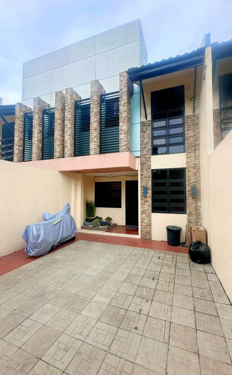 Townhouse for Rent near Lagoon, Seda, and Ayala Capitol