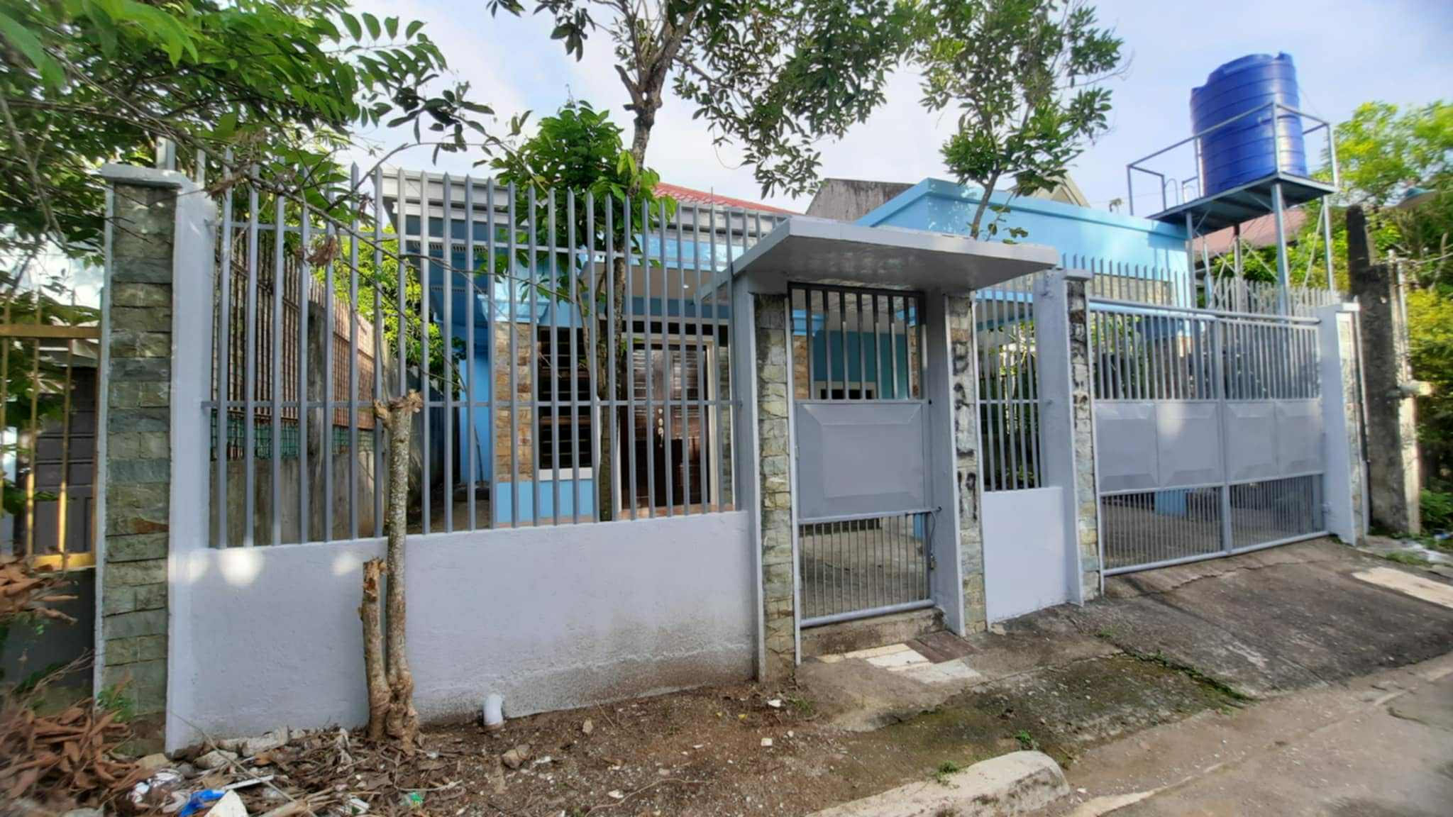 House and Lot for Sale in Sta. Lucia Gardens-Taculing