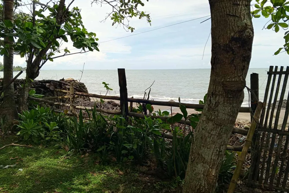 PONTEVEDRA NEGROS BEACHFRONT FOR SALE